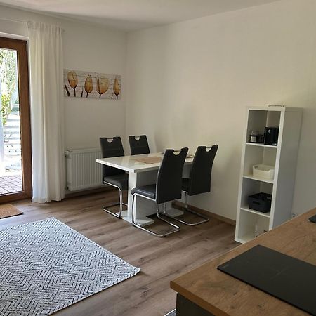 Ruhige Ferienwohnung Mit Terrasse Fuer 2 Personen Vohenstrauss Luaran gambar