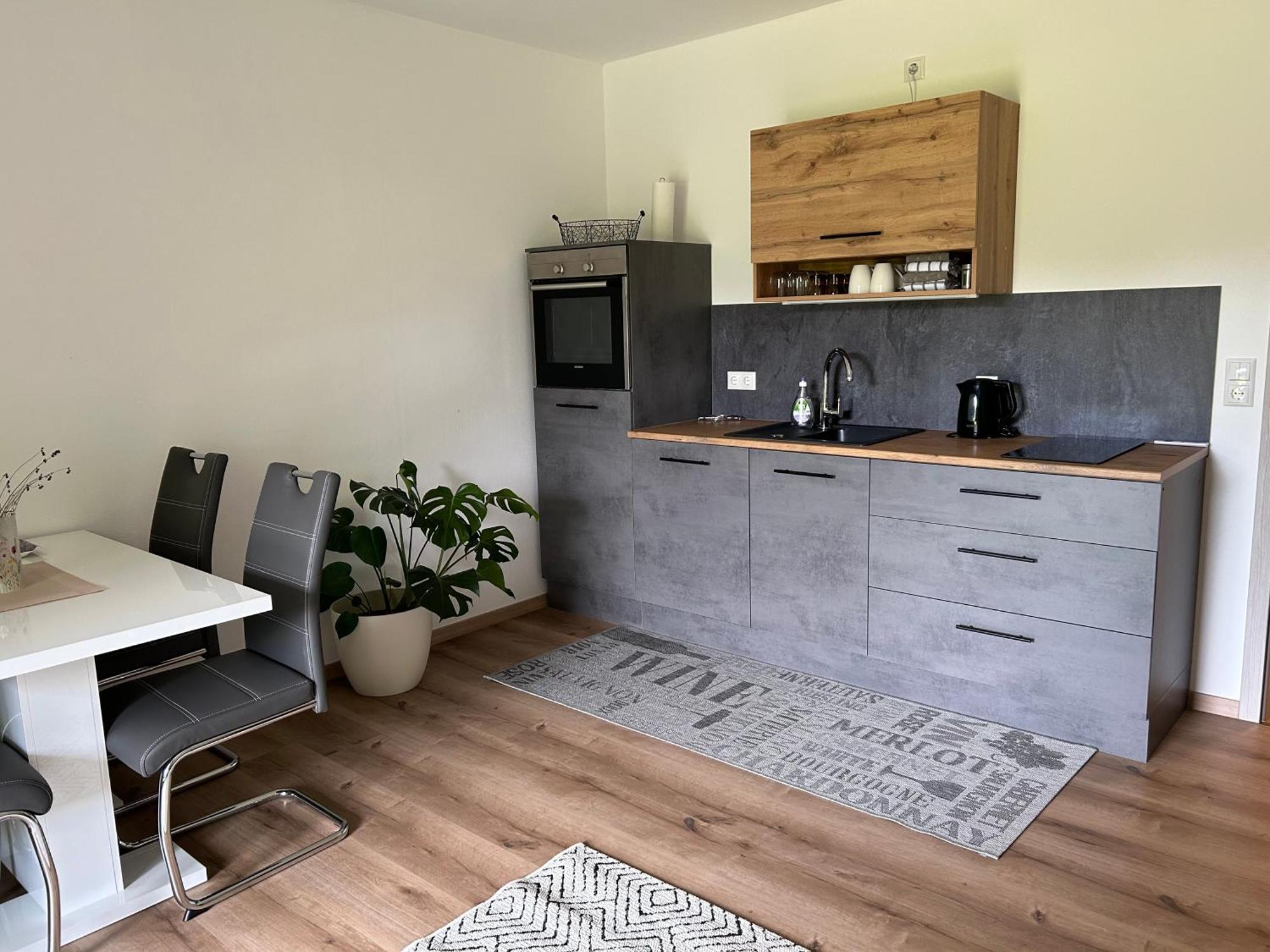 Ruhige Ferienwohnung Mit Terrasse Fuer 2 Personen Vohenstrauss Luaran gambar
