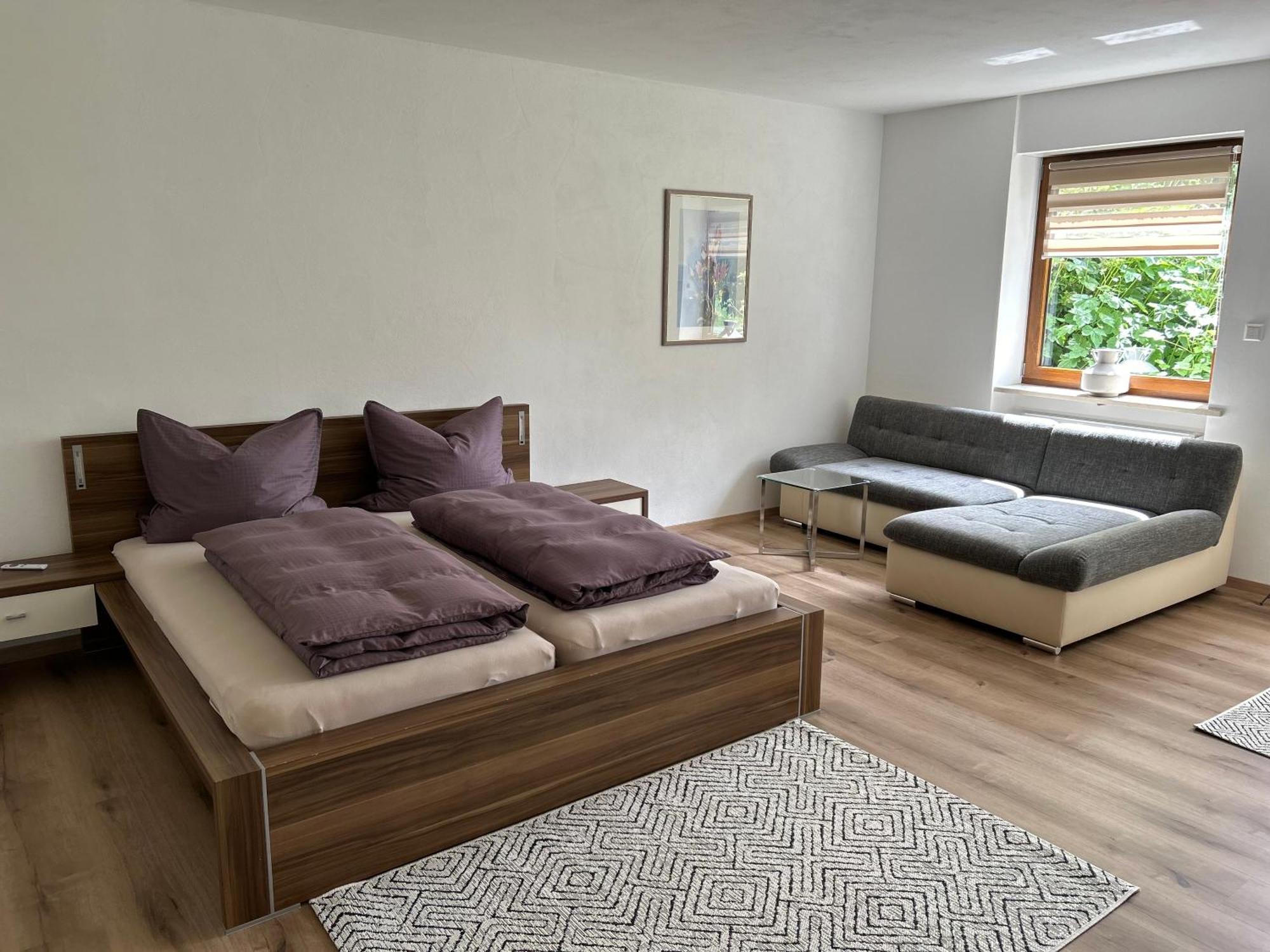 Ruhige Ferienwohnung Mit Terrasse Fuer 2 Personen Vohenstrauss Luaran gambar