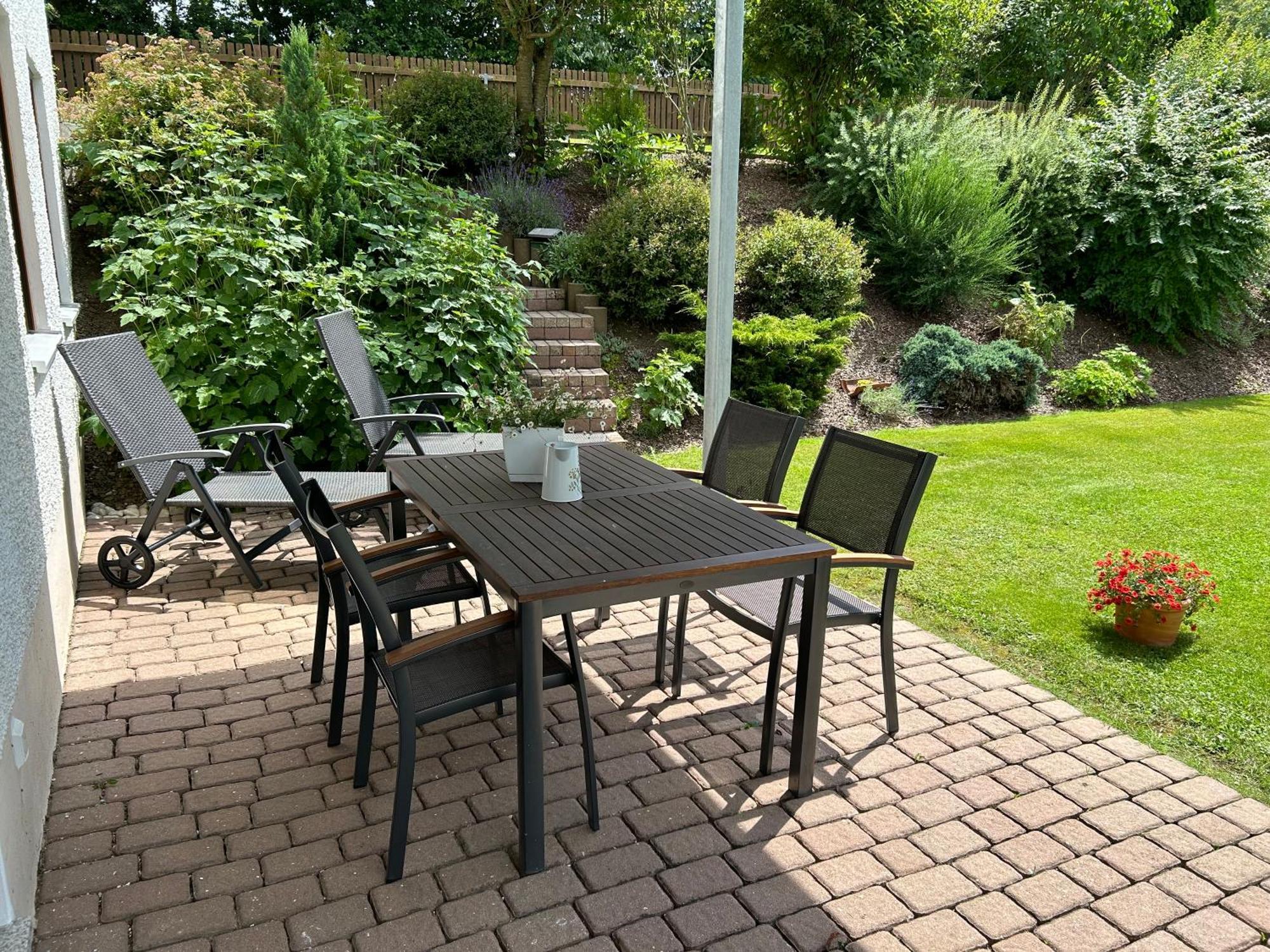 Ruhige Ferienwohnung Mit Terrasse Fuer 2 Personen Vohenstrauss Luaran gambar