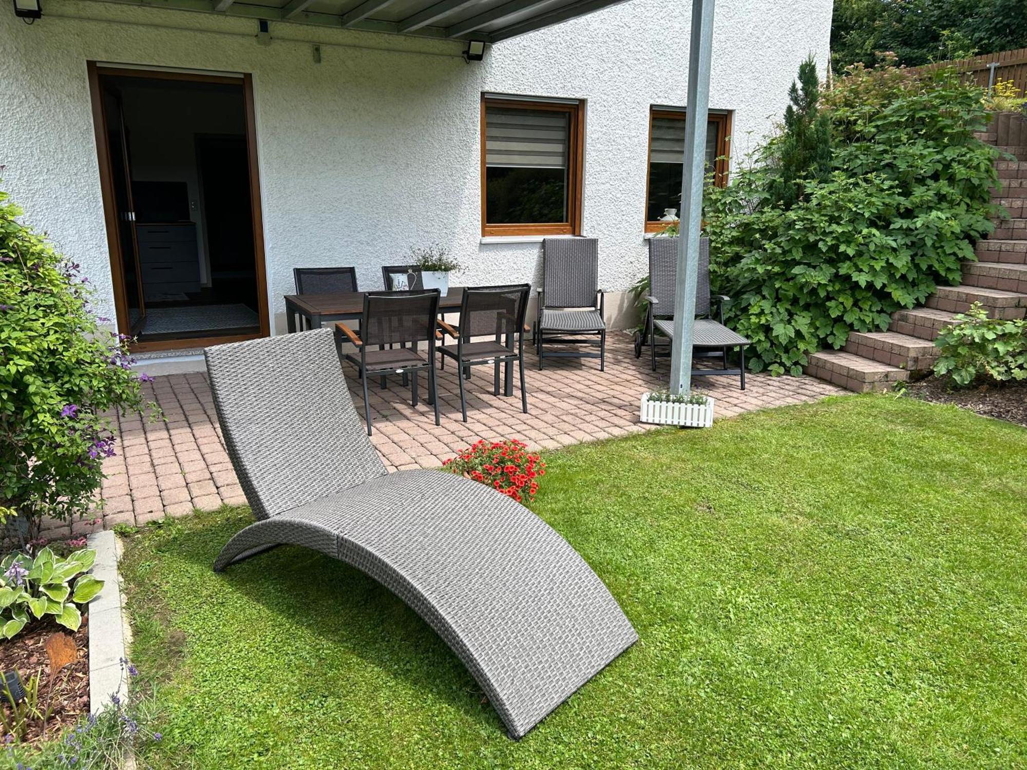 Ruhige Ferienwohnung Mit Terrasse Fuer 2 Personen Vohenstrauss Luaran gambar