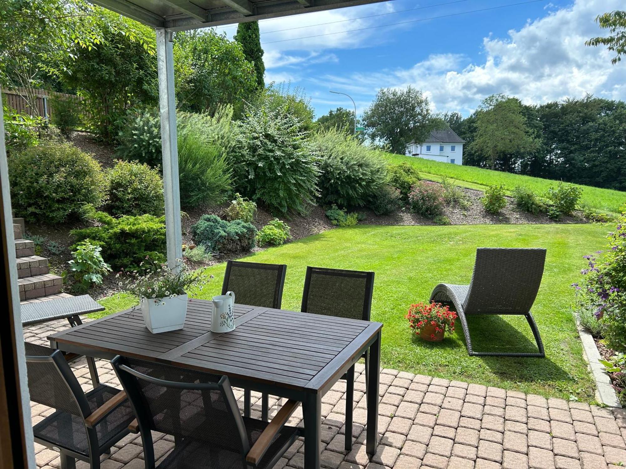 Ruhige Ferienwohnung Mit Terrasse Fuer 2 Personen Vohenstrauss Luaran gambar