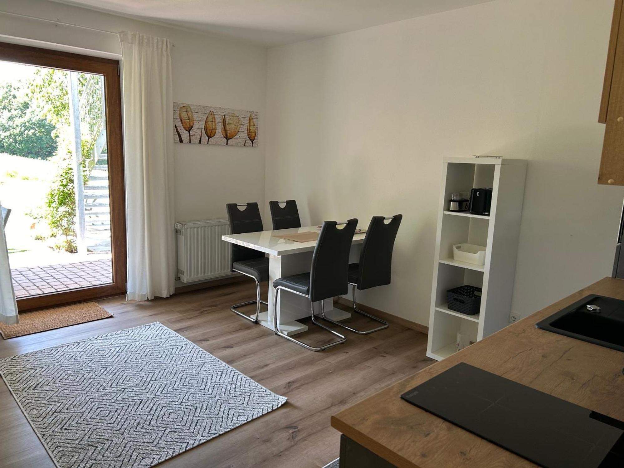 Ruhige Ferienwohnung Mit Terrasse Fuer 2 Personen Vohenstrauss Luaran gambar