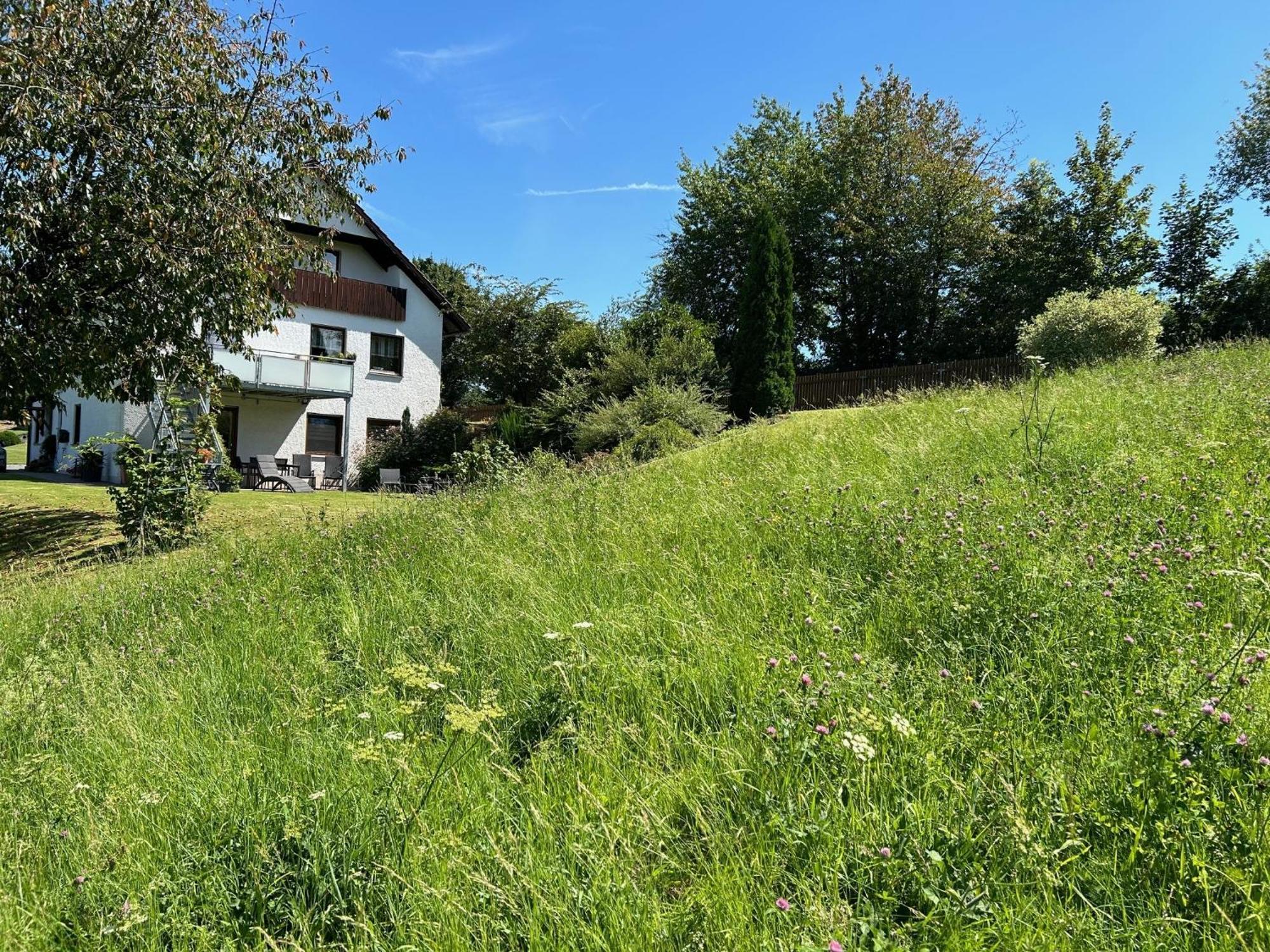 Ruhige Ferienwohnung Mit Terrasse Fuer 2 Personen Vohenstrauss Luaran gambar